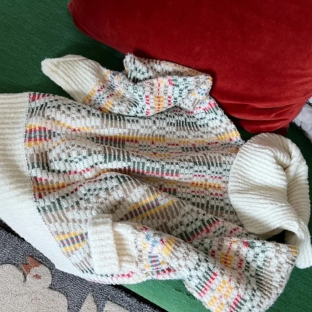 sweater - Picture 9 of 11